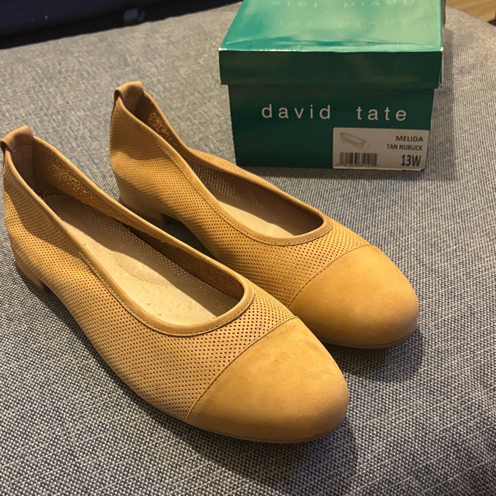 David Tate Women's Camel Nubuck Flats